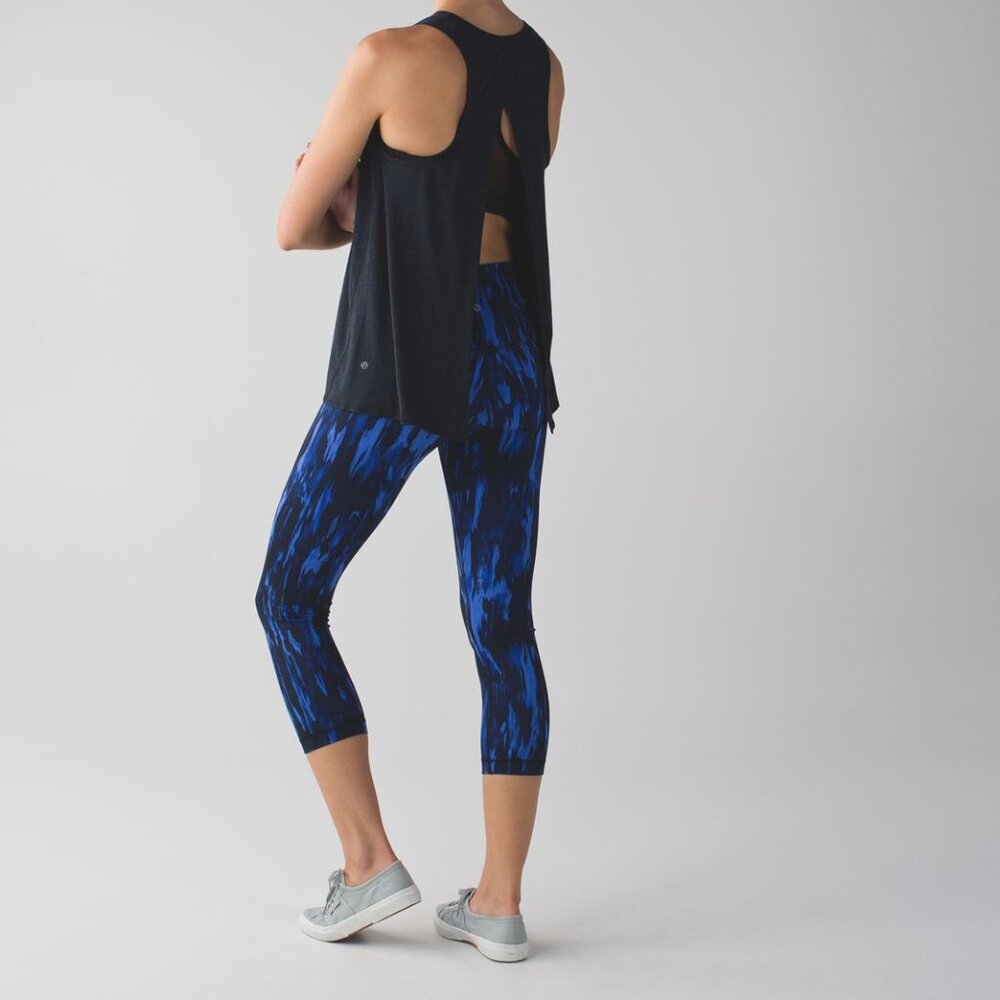 lululemon Wunder Under Crop Hi-Rise in Painted Animal Sprinkler Black, size 4